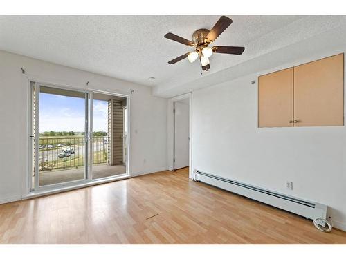 426-1717 60 Street Se, Calgary, AB - Indoor