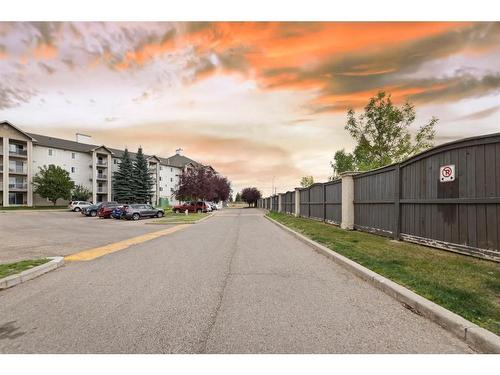 426-1717 60 Street Se, Calgary, AB - Outdoor