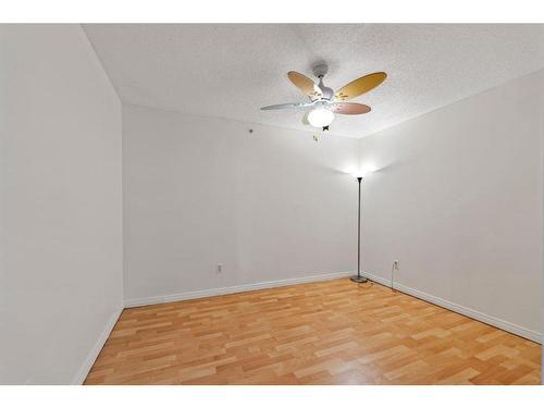 426-1717 60 Street Se, Calgary, AB - Indoor Photo Showing Other Room