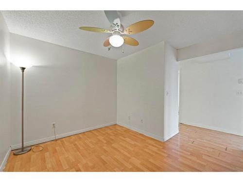 426-1717 60 Street Se, Calgary, AB - Indoor Photo Showing Other Room