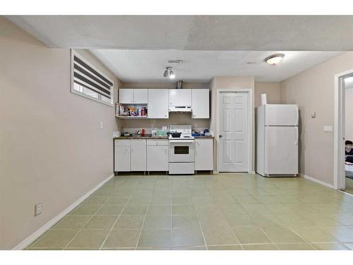 42 Martha'S Close Ne, Calgary, AB - Indoor Photo Showing Kitchen