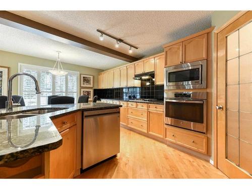 55 Bridlepost Green Sw, Calgary, AB - Indoor Photo Showing Kitchen