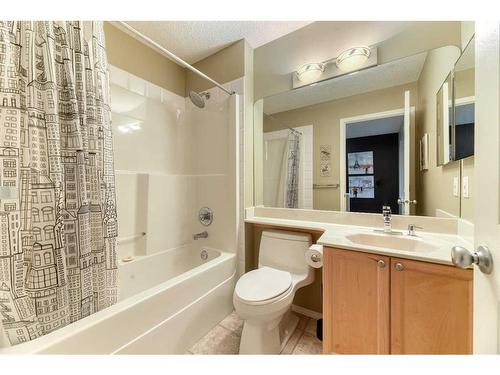 55 Bridlepost Green Sw, Calgary, AB - Indoor Photo Showing Bathroom