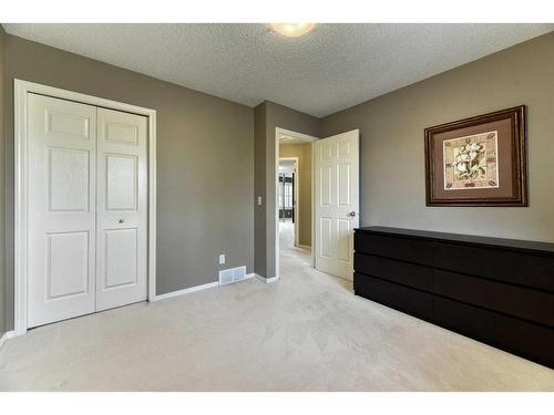 55 Bridlepost Green Sw, Calgary, AB - Indoor