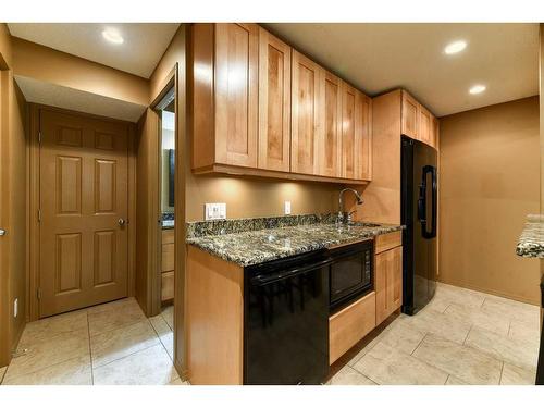 55 Bridlepost Green Sw, Calgary, AB - Indoor Photo Showing Kitchen