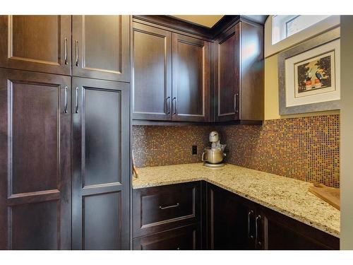 915 24 Avenue Nw, Calgary, AB - Indoor Photo Showing Kitchen