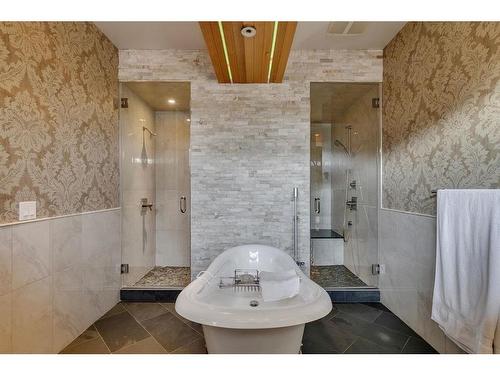 915 24 Avenue Nw, Calgary, AB - Indoor Photo Showing Bathroom