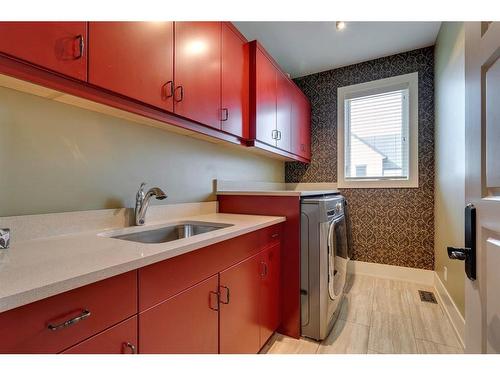 915 24 Avenue Nw, Calgary, AB - Indoor Photo Showing Laundry Room