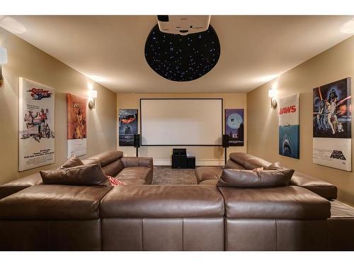 915 24 Avenue Nw, Calgary, AB - Indoor Photo Showing Living Room