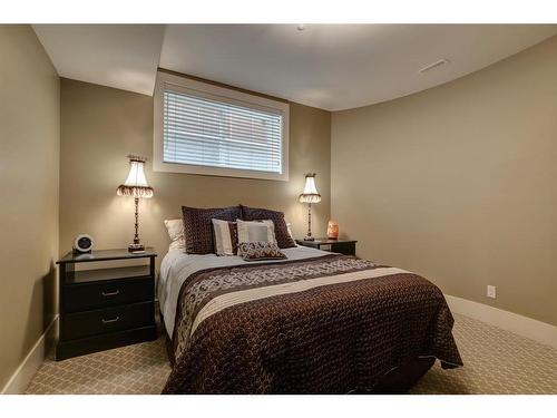 915 24 Avenue Nw, Calgary, AB - Indoor Photo Showing Bedroom