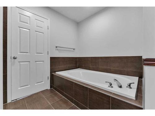 931 Auburn Bay Boulevard Se, Calgary, AB - Indoor Photo Showing Bathroom