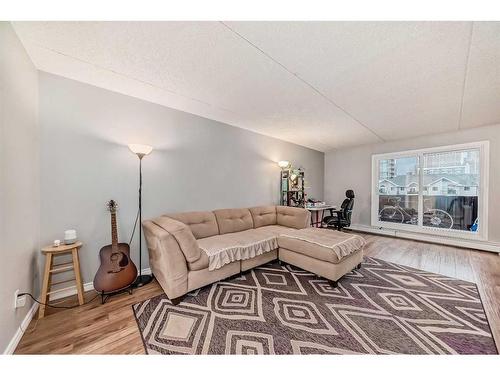 505-128 15 Avenue Sw, Calgary, AB - Indoor Photo Showing Living Room