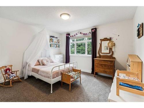 2720 Richmond Road Sw, Calgary, AB - Indoor Photo Showing Bedroom