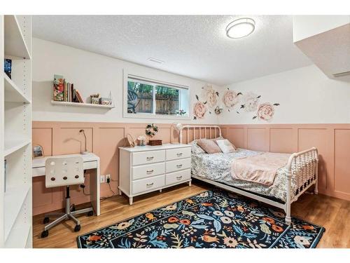 2720 Richmond Road Sw, Calgary, AB - Indoor Photo Showing Bedroom