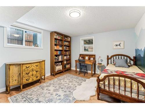 2720 Richmond Road Sw, Calgary, AB - Indoor Photo Showing Bedroom