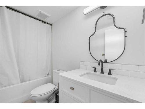 171 Red Sky Crescent Ne, Calgary, AB - Indoor Photo Showing Bathroom