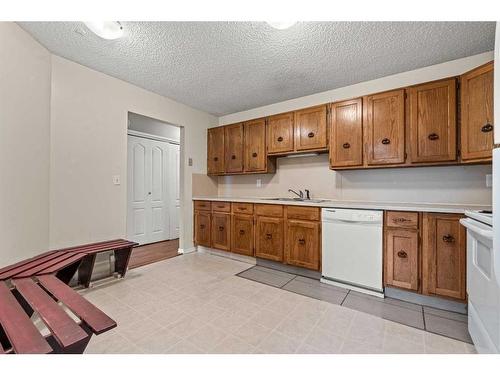 1116 Ranchlands Boulevard Nw, Calgary, AB - Indoor Photo Showing Kitchen