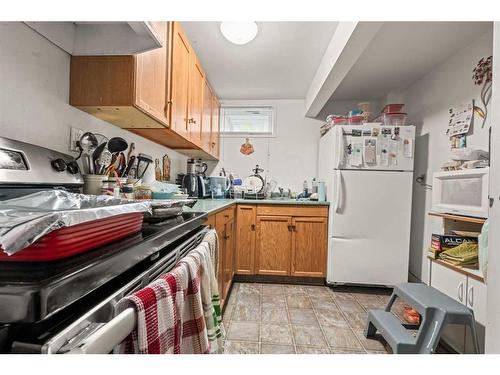 1116 Ranchlands Boulevard Nw, Calgary, AB - Indoor Photo Showing Kitchen With Double Sink