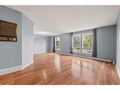 1116 Ranchlands Boulevard Nw, Calgary, AB - Indoor Photo Showing Other Room