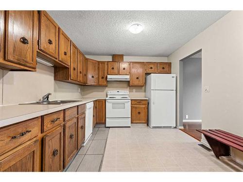 1116 Ranchlands Boulevard Nw, Calgary, AB - Indoor Photo Showing Kitchen