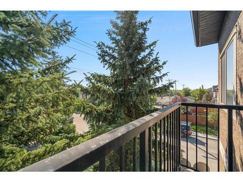 3-1940 24A Street Sw, Calgary, AB - Outdoor