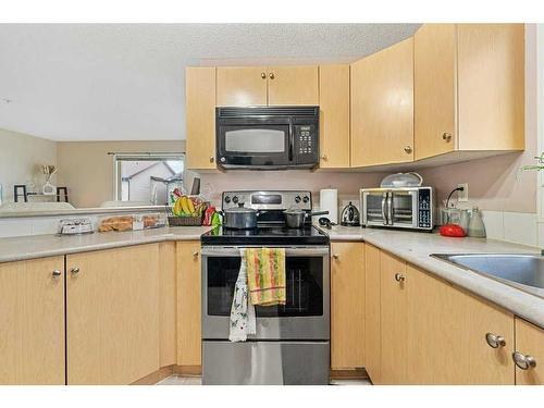 1202-16969 24 Street Sw, Calgary, AB - Indoor Photo Showing Kitchen