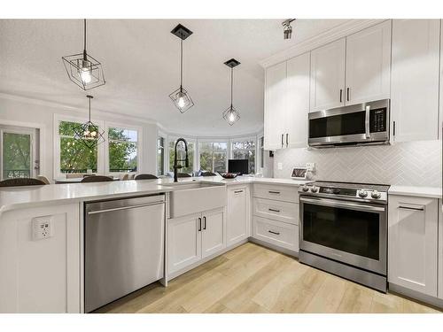 203-59 22 Avenue Sw, Calgary, AB - Indoor Photo Showing Kitchen With Upgraded Kitchen