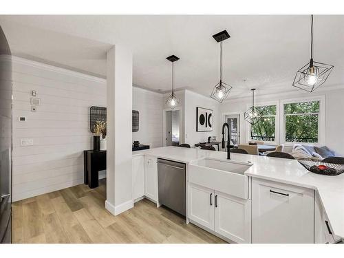 203-59 22 Avenue Sw, Calgary, AB - Indoor Photo Showing Kitchen