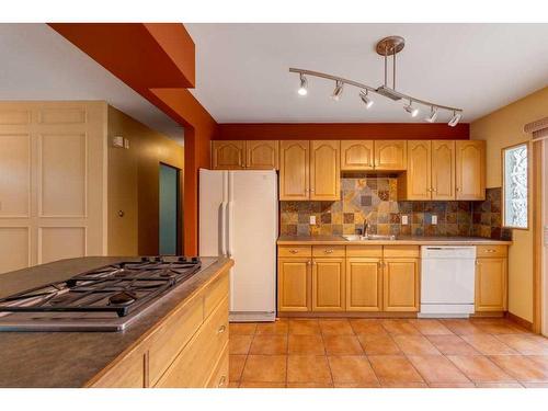 4148 42 Street Sw, Calgary, AB - Indoor Photo Showing Kitchen With Double Sink