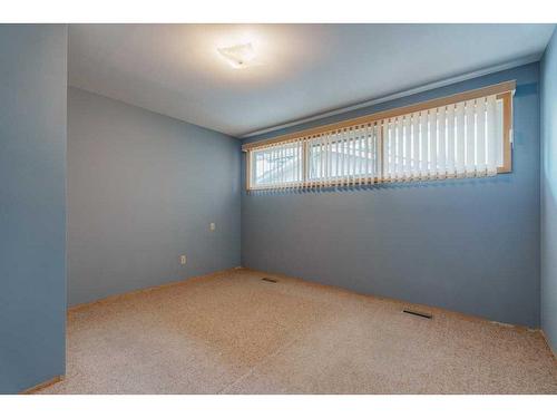 4148 42 Street Sw, Calgary, AB - Indoor Photo Showing Other Room