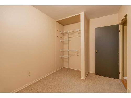 4148 42 Street Sw, Calgary, AB - Indoor Photo Showing Other Room