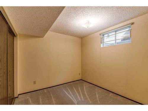 4148 42 Street Sw, Calgary, AB - Indoor Photo Showing Other Room