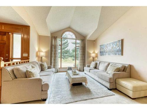 86 Hawkdale Circle Nw, Calgary, AB - Indoor Photo Showing Living Room