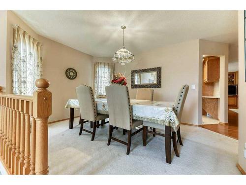 86 Hawkdale Circle Nw, Calgary, AB - Indoor Photo Showing Dining Room