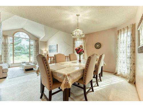 86 Hawkdale Circle Nw, Calgary, AB - Indoor Photo Showing Dining Room