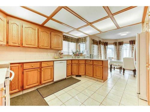 86 Hawkdale Circle Nw, Calgary, AB - Indoor Photo Showing Kitchen