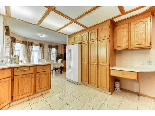 86 Hawkdale Circle Nw, Calgary, AB - Indoor Photo Showing Kitchen