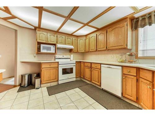 86 Hawkdale Circle Nw, Calgary, AB - Indoor Photo Showing Kitchen