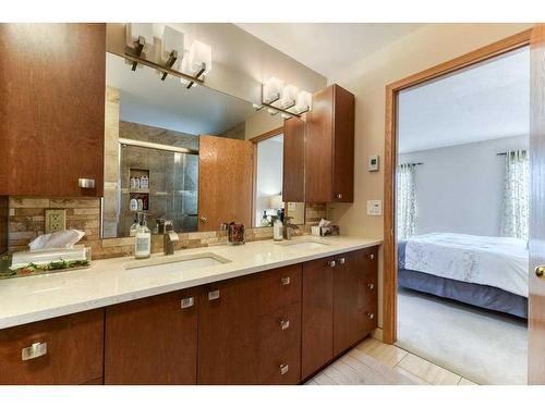 86 Hawkdale Circle Nw, Calgary, AB - Indoor Photo Showing Bathroom