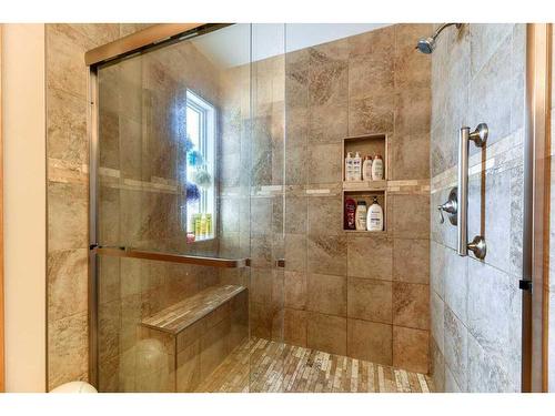 86 Hawkdale Circle Nw, Calgary, AB - Indoor Photo Showing Bathroom