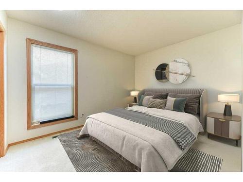 86 Hawkdale Circle Nw, Calgary, AB - Indoor Photo Showing Bedroom