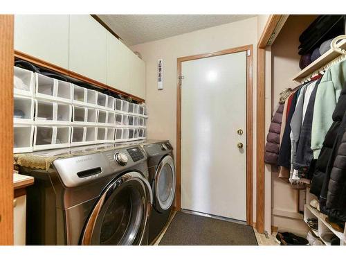 86 Hawkdale Circle Nw, Calgary, AB - Indoor Photo Showing Laundry Room