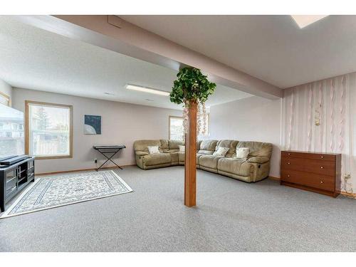 86 Hawkdale Circle Nw, Calgary, AB - Indoor