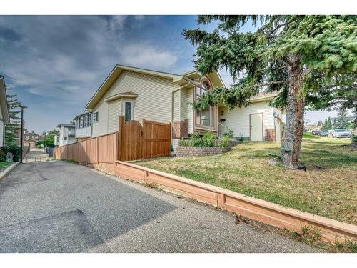 86 Hawkdale Circle Nw, Calgary, AB - Outdoor