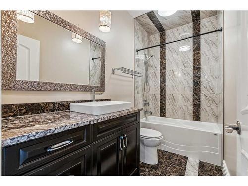 5220 Montalban Avenue Nw, Calgary, AB - Indoor Photo Showing Bathroom