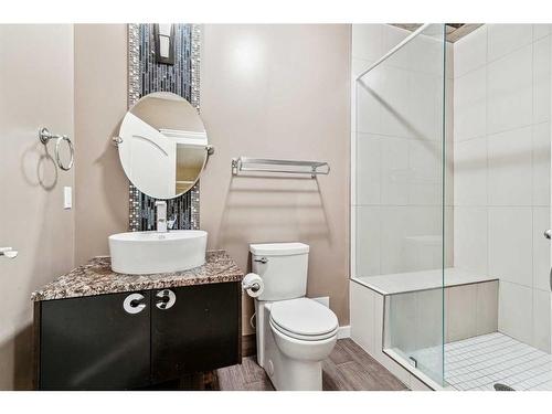 5220 Montalban Avenue Nw, Calgary, AB - Indoor Photo Showing Bathroom