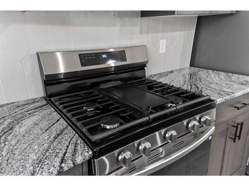 121 Corner Glen Way Ne, Calgary, AB - Indoor Photo Showing Kitchen