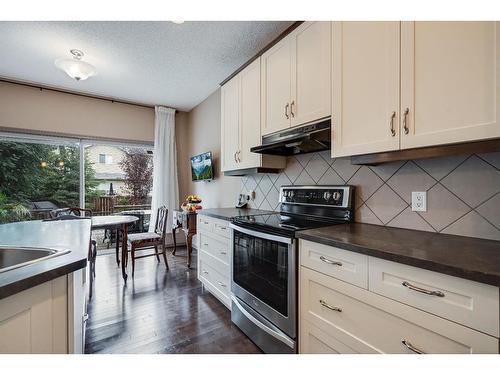 20 Brightondale Green Se, Calgary, AB - Indoor Photo Showing Kitchen