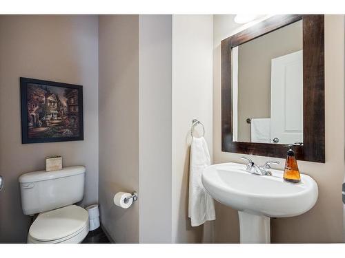 20 Brightondale Green Se, Calgary, AB - Indoor Photo Showing Bathroom