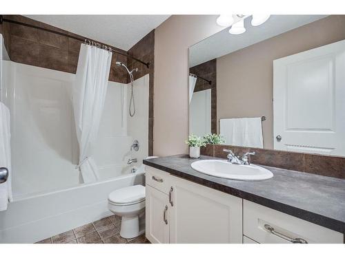 20 Brightondale Green Se, Calgary, AB - Indoor Photo Showing Bathroom